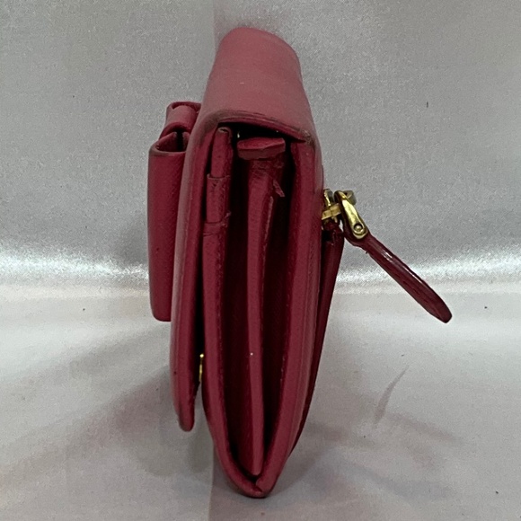 Prada pink leather wallet with Bow detail and gold hardware    52-B6c - Picture 5 of 9